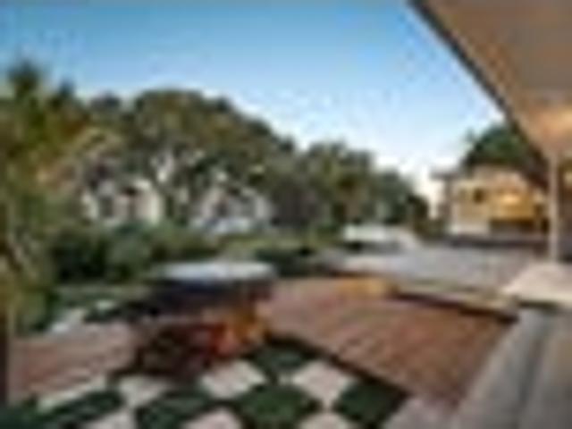 Secure Cliff top views/effortless one level living