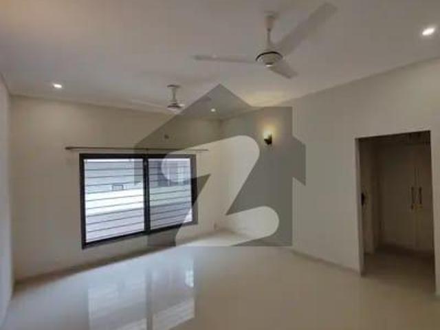 Clifton Block 5, 1000 Yards Bungalow On Rent. Clifton