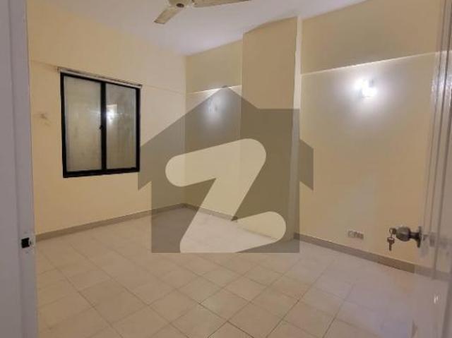 Clifton 3bedroom Apartment available Clifton Block 3