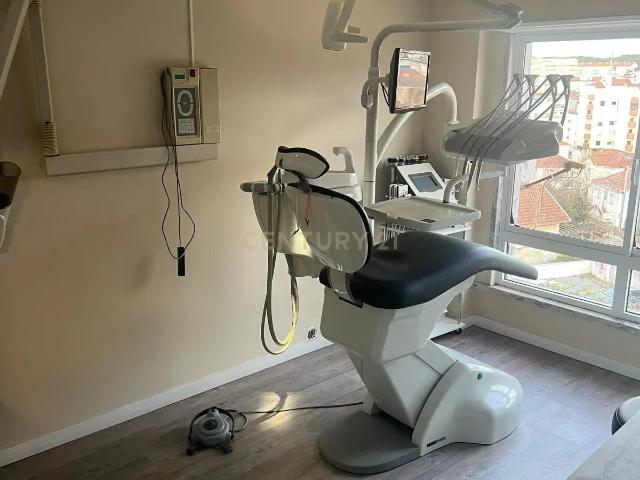 Clínica Dentária em Sintra com dois consultórios para trespasse