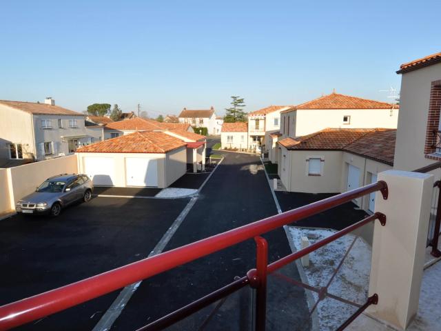 CLISSON CENTRE: T3 DANS RESIDENCE RECENTE AVEC LOCATAIRE EN PLAC