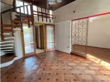 CLP $495.000.000 Casa 4d + 2b + SERVICIOS. Plaza Ñuñoa. Calle residencial