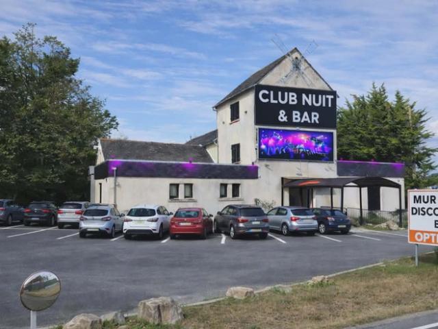CLUB & BAR – MURS & FONDS – EMPLACEMENT N°1 – Forte visibilité