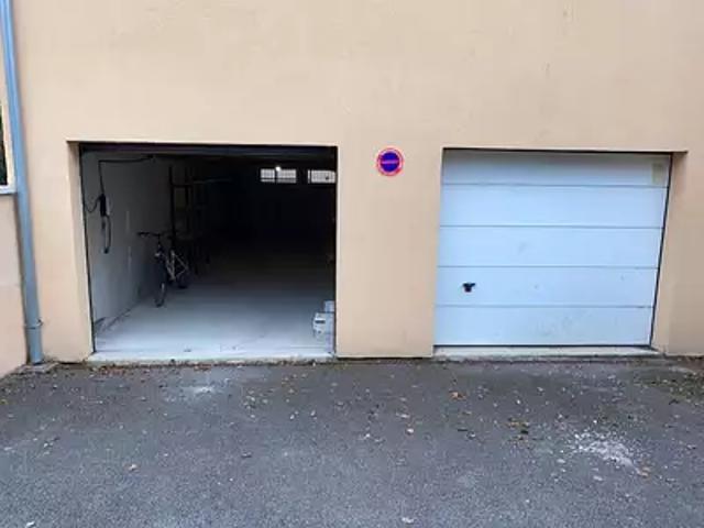 Cluses 74300 Location parking au dernier étage parking