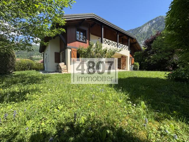 CLUSES Maison d'architecte 156 m2 habitable 1157 m2 de terrain