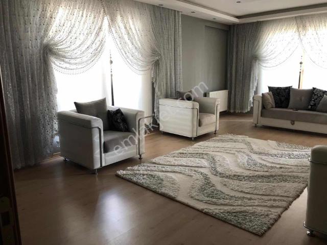 Cm Emlak Bor Yolu Yeni Avm Karşısı Full Eşyalı 4+1 Kiralık Daire
