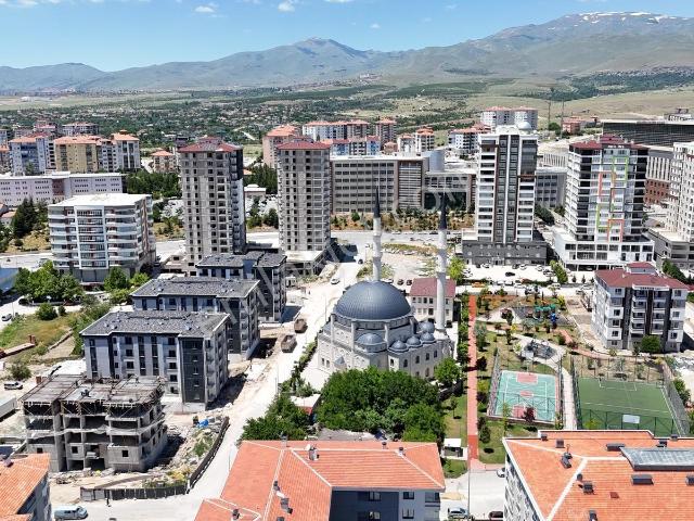 Cm Emlak Hastane Civarı İçi Full Yapılı Arakat Sıfır 1+1 Daire