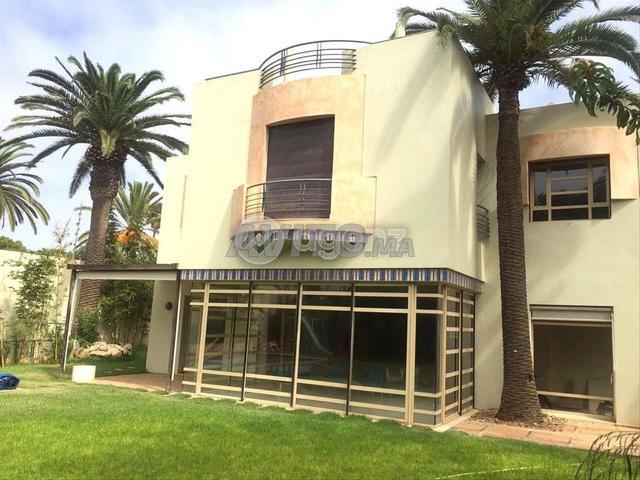 CMN AN 1765 Villa à vendre à Ain Diab