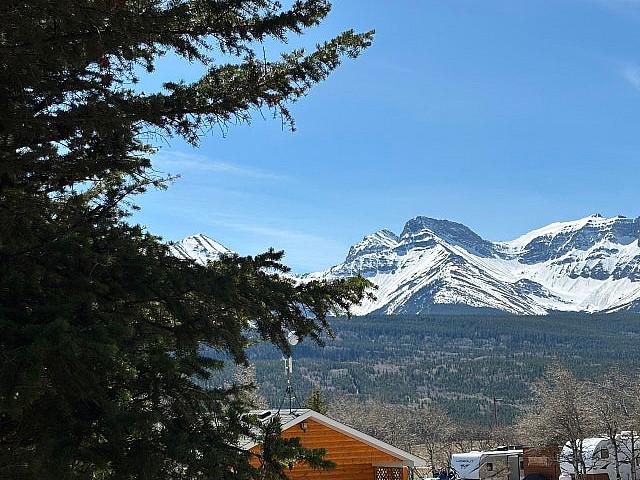 Crowsnest Mountain Resort – Site 55 Move in Ready | South facin