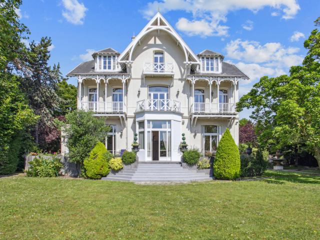 Croissy Sur Seine 78 Maison de prestige en bordure de Seine