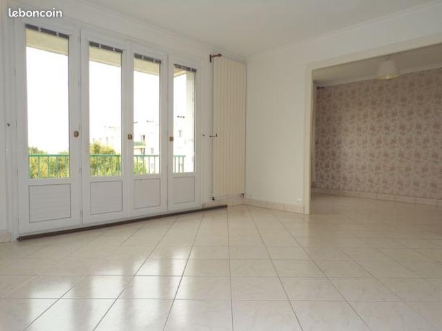 Croissant – Appartement traversant lumineux avec balcon sans vis à vis et vue dégagée plein Ouest sur le centre ville