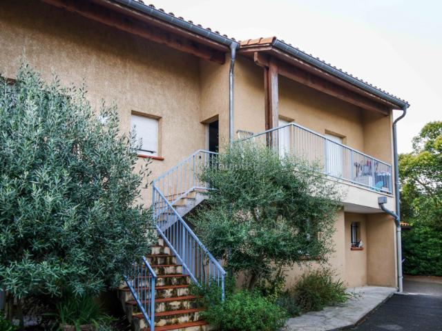 Croix de Pierre, T3 en duplex à louer avec balcon, parking e