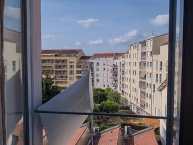 Croix Rousse: Studio mezzanine rénové, calme et lumineux, prêt à vivre