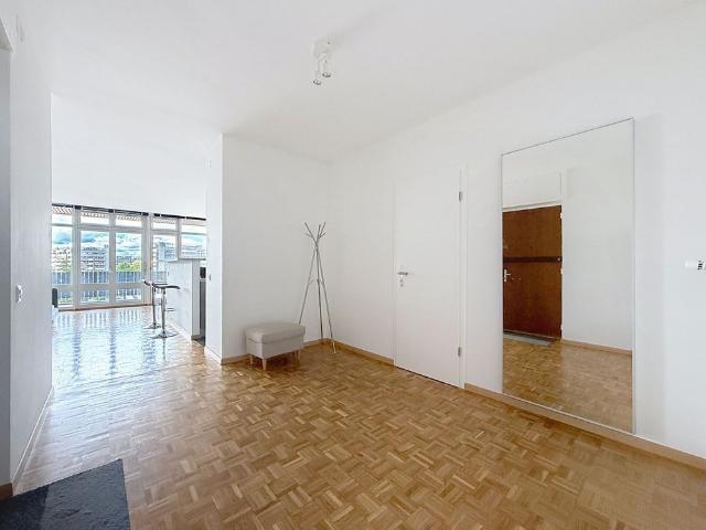 Cross floor apartment with exceptional view
