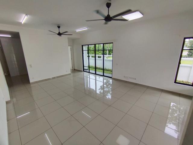 Cradleton 2storey end lot house with an additional 10 feet of land