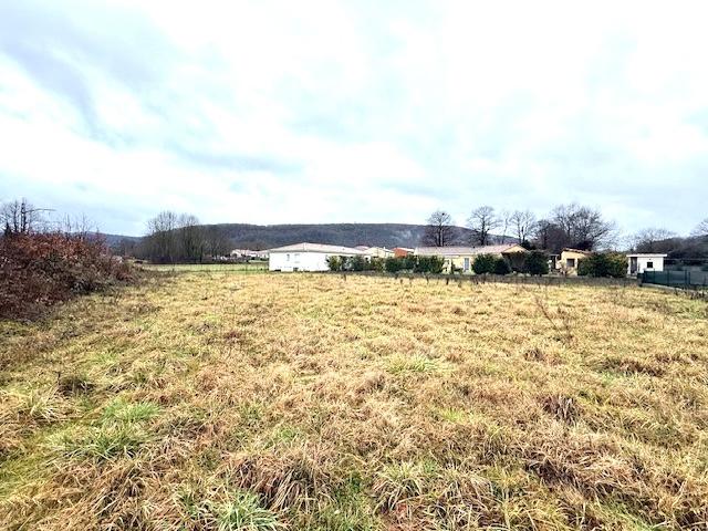 CRAMPAGNA: TERRAIN A BATIR DE 1250 M2 A VENDRE AVEC BRANCHEMENTS EN BORDURE
