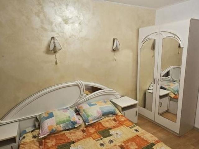 Crangasi apartament 3 camere de inchiriat mobilat si utilat 700 / luna
