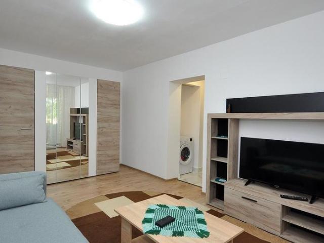 Crangasi bld Constructorilor 10 min metrou apartament 2 camere mobilat renovat