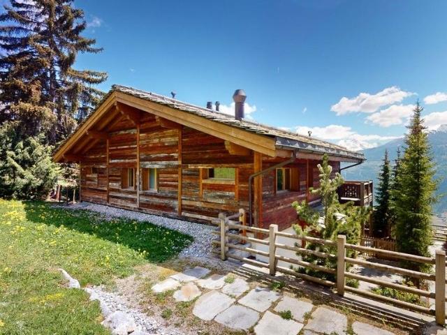 Crans Chalet de haut standing avec vue imprenable sur les Alpes