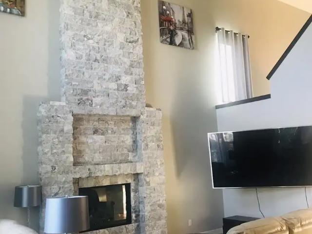 Cranston luxury 3 bedrooms house for rent