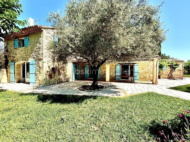 Craquez pour le charme incomparable de cette maison provençale