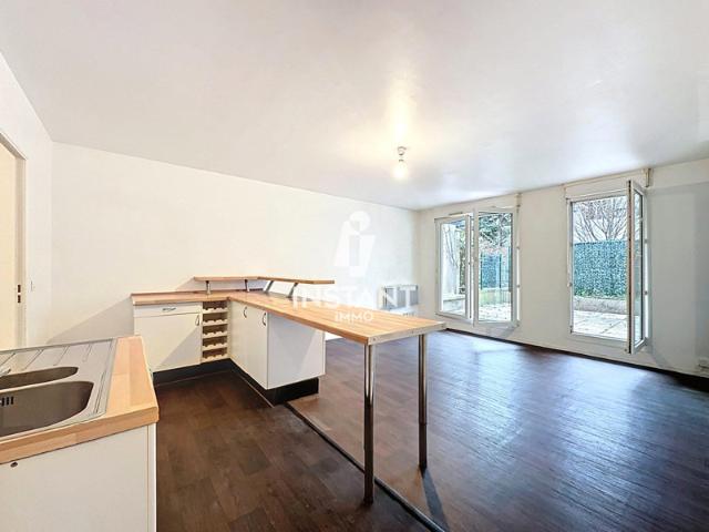 CRETEIL VILLAGE RARE APPARTEMENT F2 AVEC TERRASSE 20,24m2