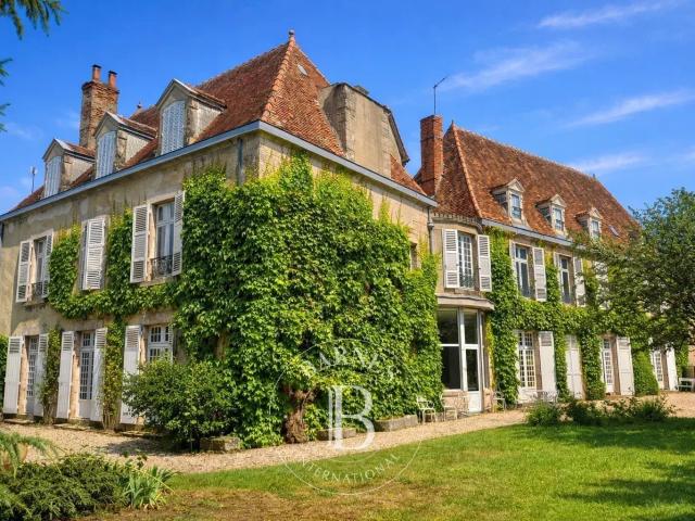 Creuse Manoir XVe, XVIe et XVIIe Jardin clos de murs de. 430m² Boussac