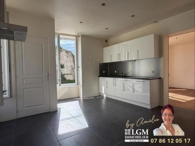 Crézancy – Maison de caractère 3 Chambres avec dépendances sur 784 m²