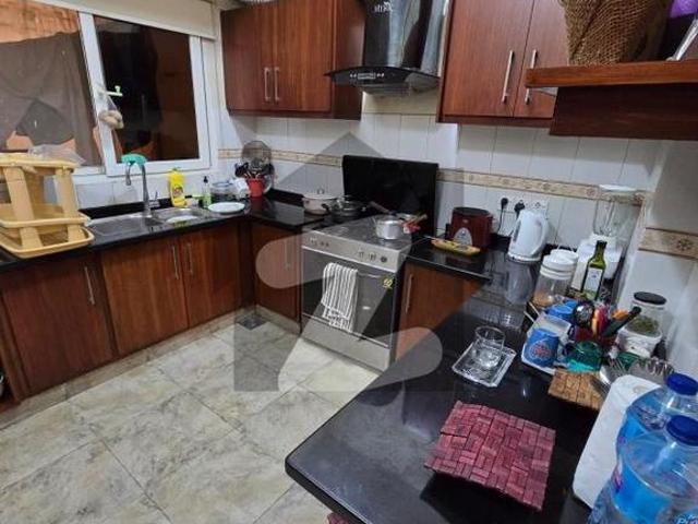 Creek vista 3 bedrooms for rent compound facing apartment creek vista