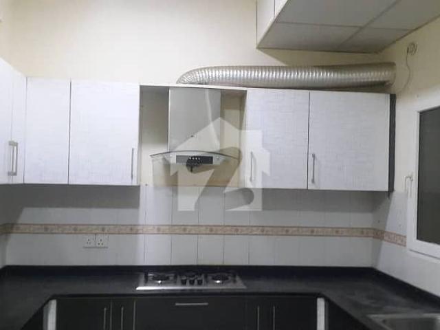 Creek Vista Apartment 4 Bedrooms brand new Renovated Bathroom Powder Room Newbarand Kitchen Unused