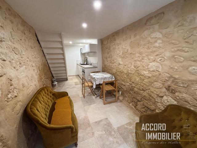 Creissan ! belle petite maison T2 entièrement rénovée