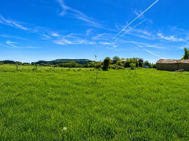 St JUST EN CHEVALET TERRAIN CONSTRUCTIBLE