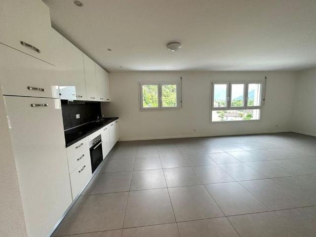 CRESCIANO | TWO ROOM APARTMENT RENOVATED |