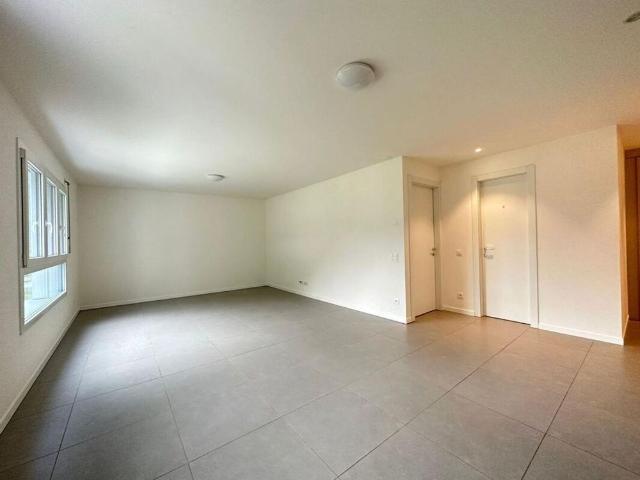 CRESCIANO | TWO ROOM APARTMENT RENOVATED |