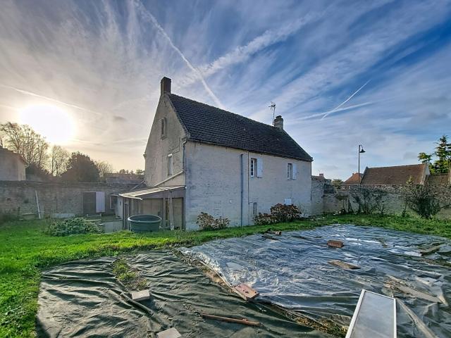 CRESSERONS maison 5 pièce s 106 m2, Grange 180m2, ancienne écurie 150m2