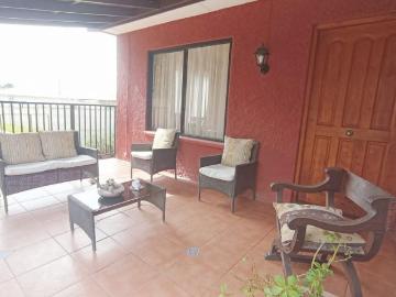CRISOL VENDE HERMOSA CASA, AMPLIA, CENTRAL EN QUILPUE
