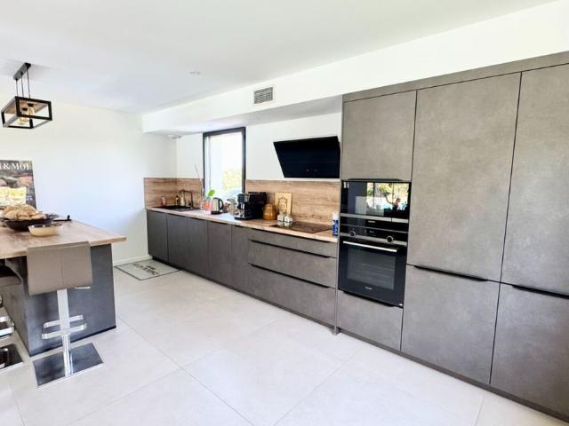 CRUYES PISCINE 175M² AIX NORD