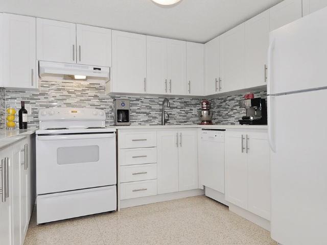 Crystal Arms 1 Bedroom Apartment for Rent at 235 Bay St, Ottawa, ON K1R 5Z2 Downtown Ottawa