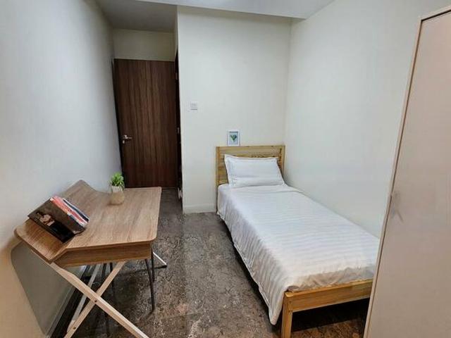 Crystal Court D10, Apartment