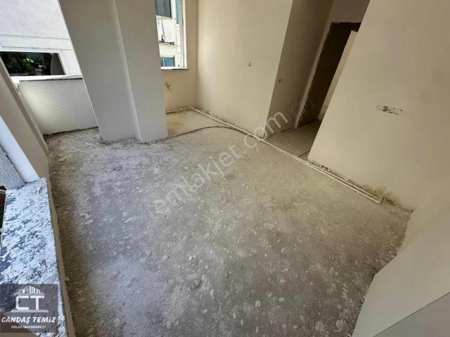 Ct Emlak'tan Harika Konumda Ara Kat Balkonlu 1,5 Aya Teslim 1+1