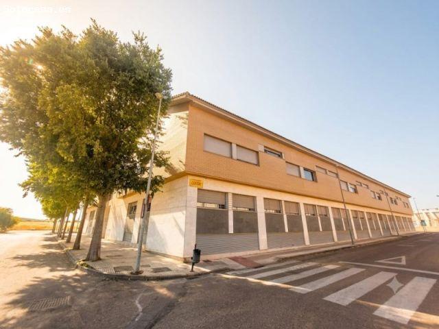 CTRA OLIVENZA CON GARAJE Y TRASTERO