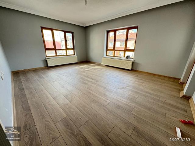 CUMA PAZARI SOKAĞINDA 3.KAT SIFIR TADİLAT YAPILMIŞ SATILIK DAİRE