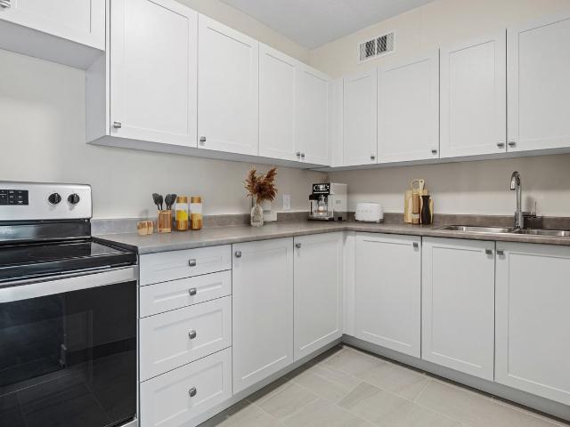 Cumberland 1 Bedroom Apartment for Rent at 200 The Parkway, Kingston, ON K7M 3E6 Grenville Park