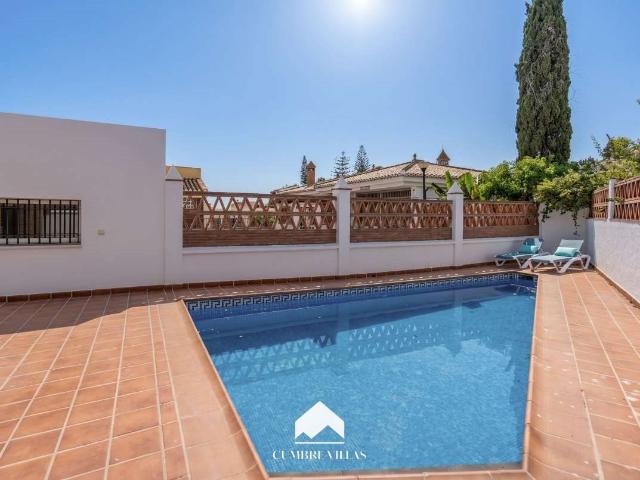 Cumbre Villas presenta esta villa de estilo mediterráneo en. 184m² Almuñecar