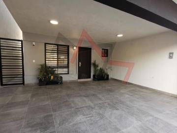 Cumbres casa dos pisos en venta