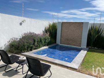 CUMBRES DEL LAGO CASA EN VENTA CON ALBERCA