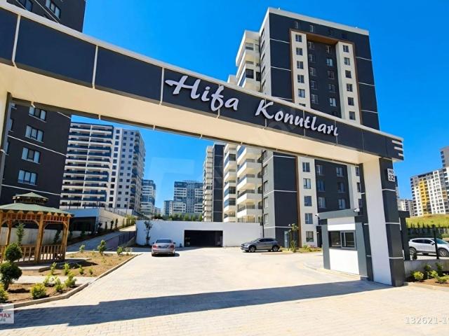CUMHURİYET MAHALLESİ HİFA KONUTLARI'NDA SATILIK LÜKS 4+1 DAİRE