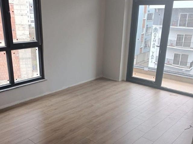 CUMHURİYET MAHALLESİ'NDE SATILIK 1+1 DAİRE