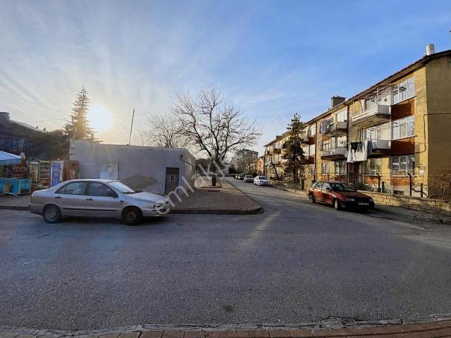 cumhuriyet Mah Emirsultan Cad Yani3+1 Bölmeli Eşyalı Daire
