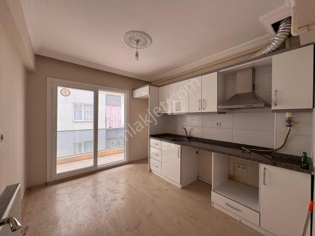 Cumhuriyet Mah. Kiralık Doğalgazlı ayrı Mutfaklı 1+1 Daire